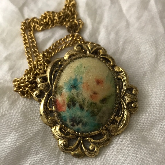 Vintage Jewelry - Victorian looking vintage necklace.